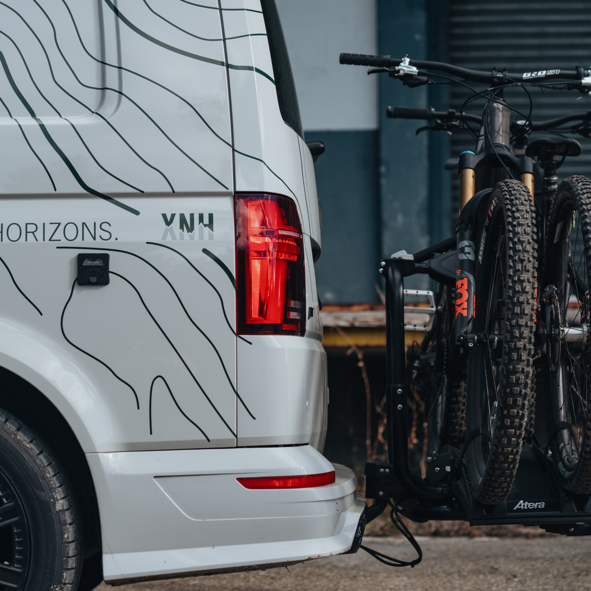 Atera Genio Pro Advanced Black Edition - am Fahrzeug